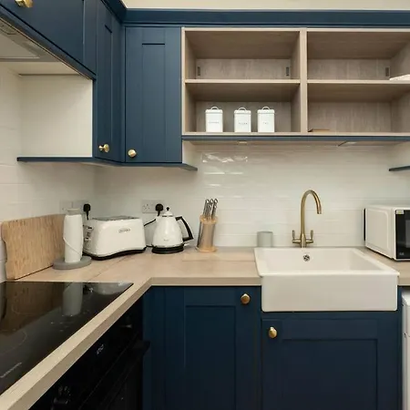 Beautifully Renovated 2 Bedroom Apartment Stirling Exterior photo