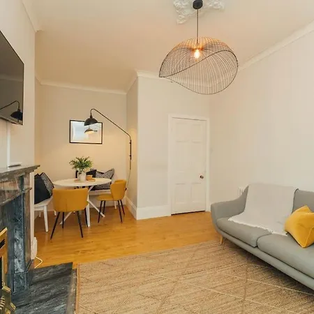 Beautifully Renovated 2 Bedroom Apartment Stirling Exterior photo