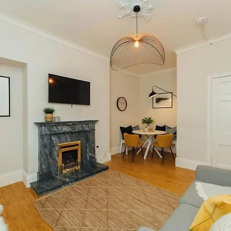 Beautifully Renovated 2 Bedroom Apartment Stirling Exterior photo