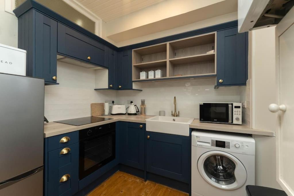 Beautifully Renovated 2 Bedroom Apartment Stirling