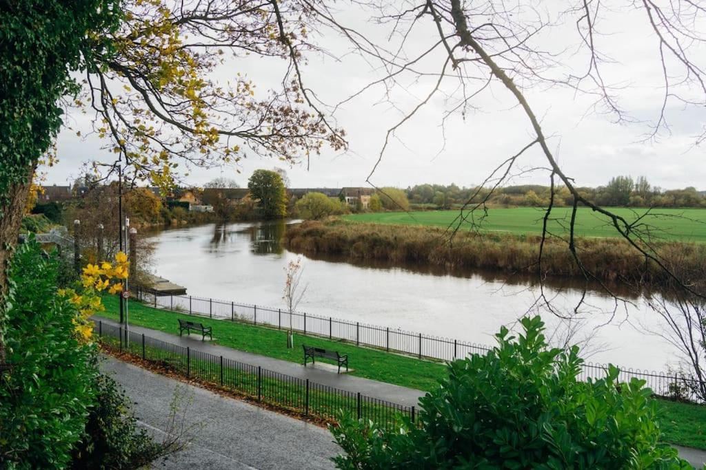 Beautifully Renovated 2 Bedroom Apartment Stirling