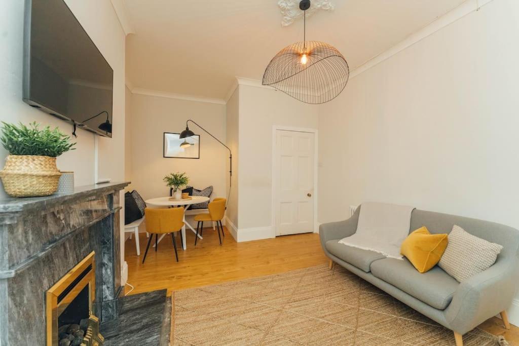 Beautifully Renovated 2 Bedroom *