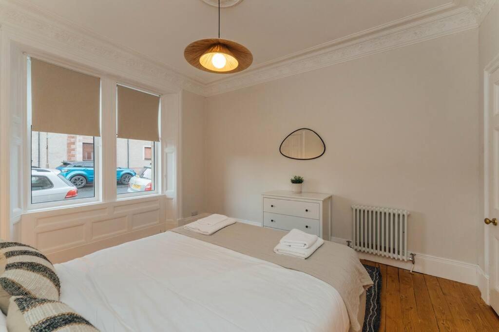 Beautifully Renovated 2 Bedroom Stirling