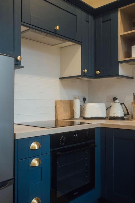 Beautifully Renovated 2 Bedroom Apartment Stirling
