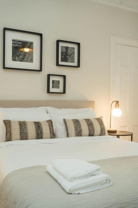 Beautifully Renovated 2 Bedroom Apartment *