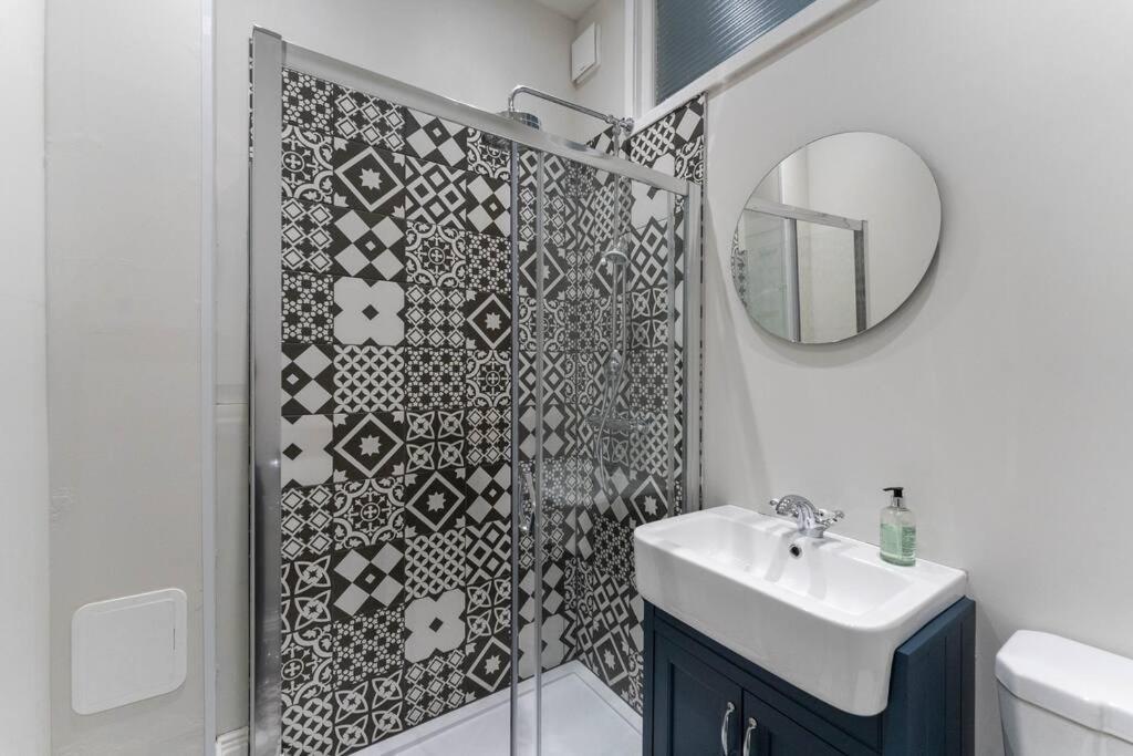 Apartment Beautifully Renovated 2 Bedroom Stirling